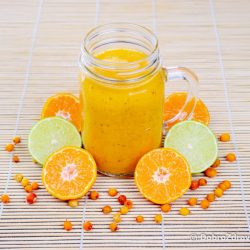 Смузи с облепихой, мандаринами и мёдом – рецепт приготовления в домашних условиях с фото